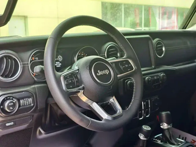 Jeep Gladiator — Фото автомобиля 7