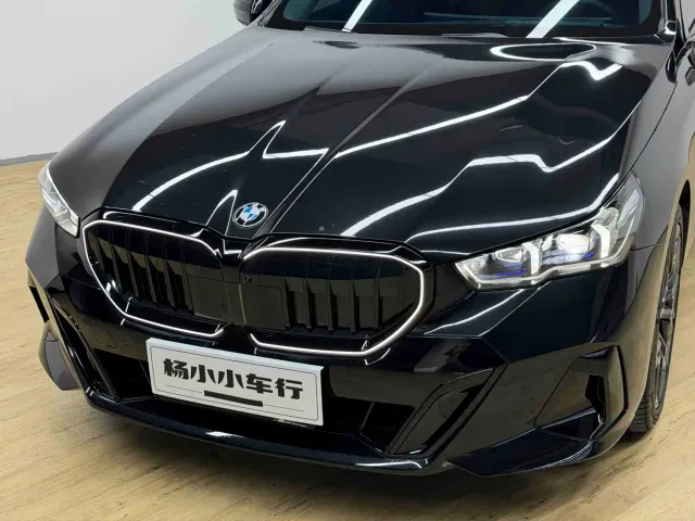BMW 5 Series — Фото автомобиля 4