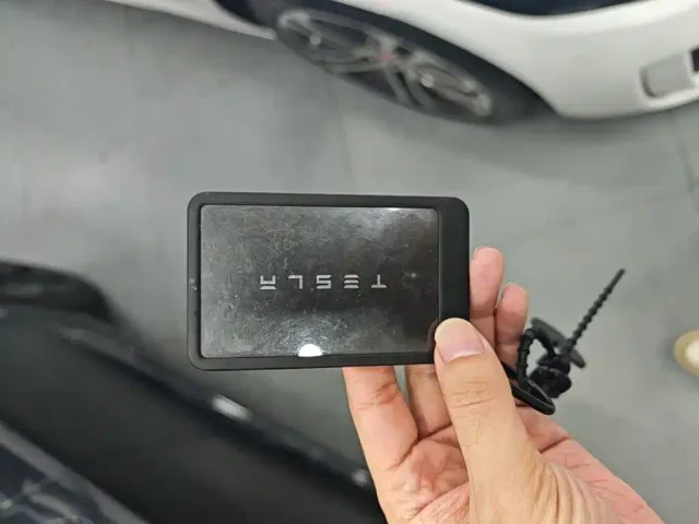 Tesla Model 3 — Фото автомобиля 8