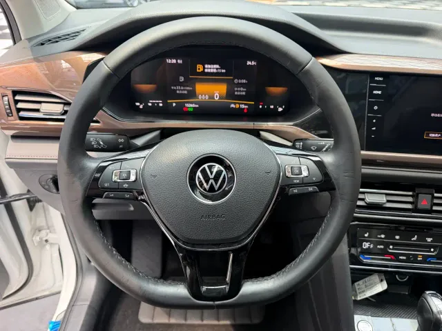 Volkswagen Tharu — Фото автомобиля 8