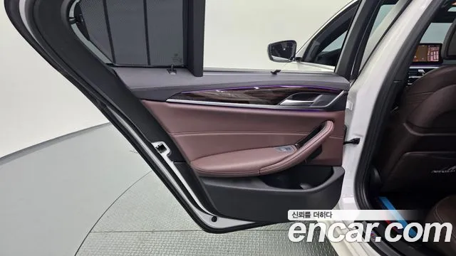BMW 5 Series G30 — Фото автомобиля 14