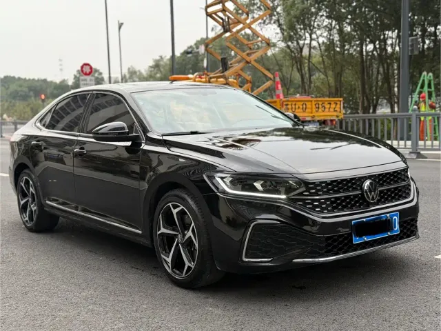 Volkswagen Passat — Фото автомобиля 3