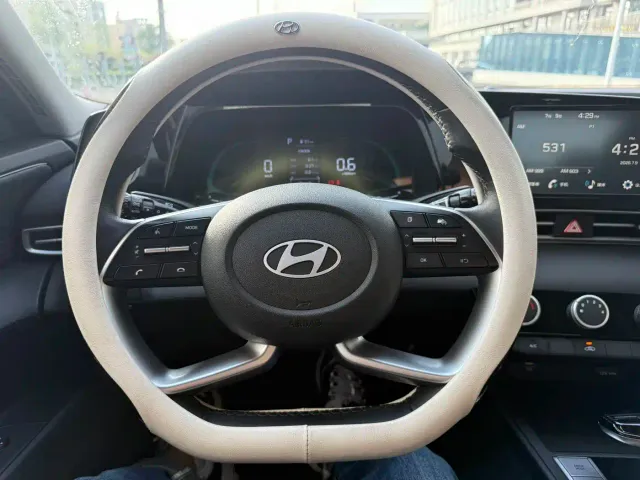 Hyundai Elantra — Фото автомобиля 6