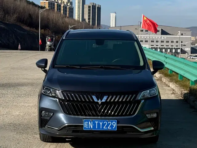 Фотография автомобиля — Wuling Jiachen