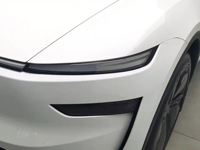 Tesla Model Y — Фото автомобиля 7