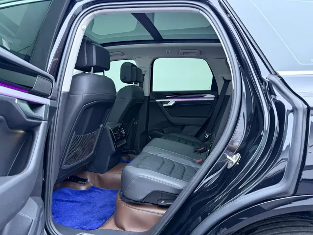 Volkswagen Touareg — Фото автомобиля 7