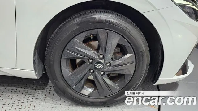 Hyundai AVANTE Avante (CN7) — Фото автомобиля 5