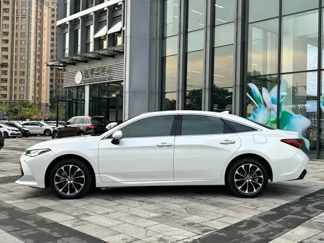 Toyota Avalon — Фото автомобиля 3