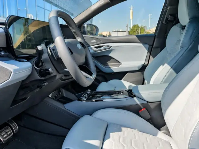 Audi Q6L e-tron — Фото автомобиля 9