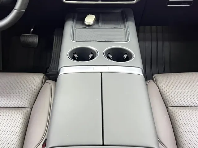 Li Auto L9 — Фото автомобиля 25