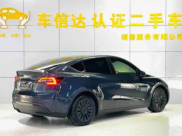 Tesla Model Y — Фото автомобиля 3