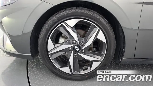 Hyundai AVANTE Avante (CN7) — Фото автомобиля 5