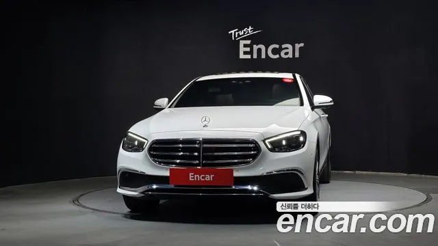 Mercedes-Benz E-Class — Фото автомобиля 3