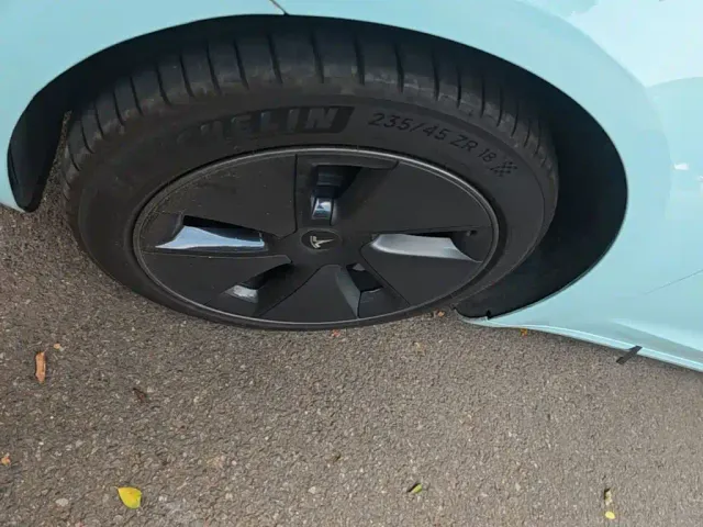Tesla Model 3 — Фото автомобиля 22