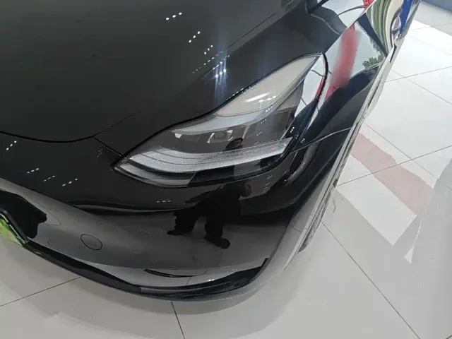 Tesla Model Y — Фото автомобиля 17