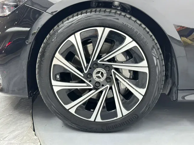 Mercedes-Benz E-Class — Фото автомобиля 22