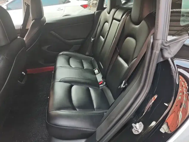 Tesla Model 3 — Фото автомобиля 16