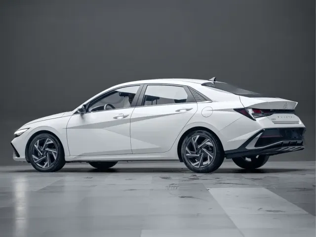 Hyundai Elantra — Фото автомобиля 9