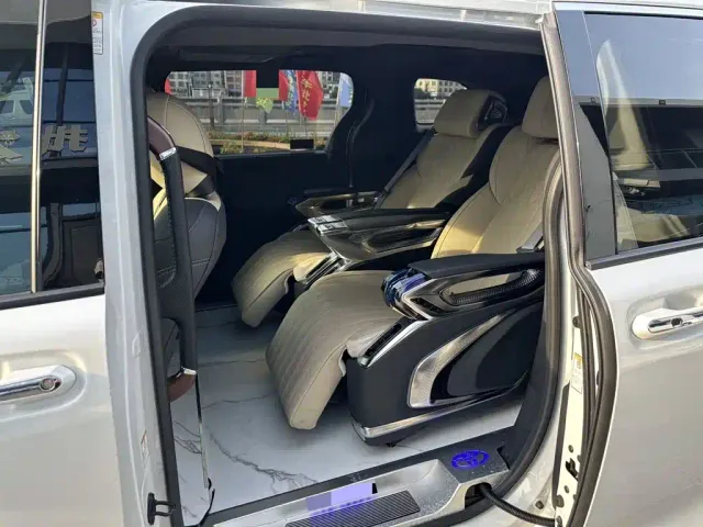 Toyota Sienna — Фото автомобиля 9