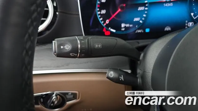 Mercedes-Benz E-Class — Фото автомобиля 21