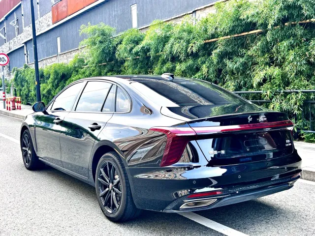 Hongqi H5 — Фото автомобиля 11
