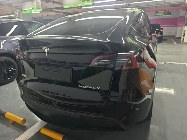 Tesla Model Y — Фото автомобиля 5