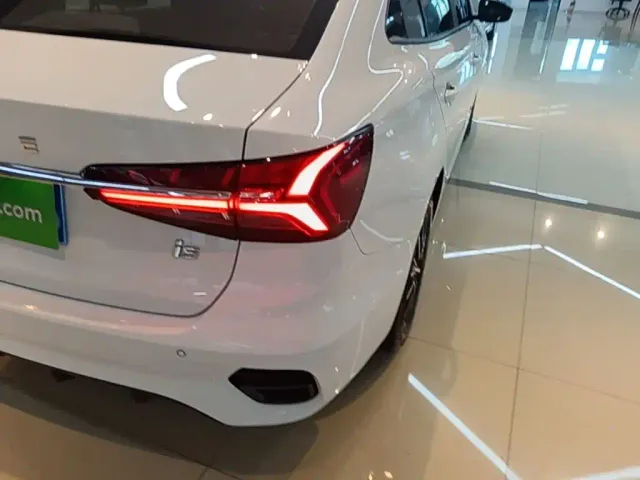 Roewe i5 — Фото автомобиля 7