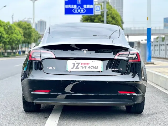 Tesla Model 3 — Фото автомобиля 13