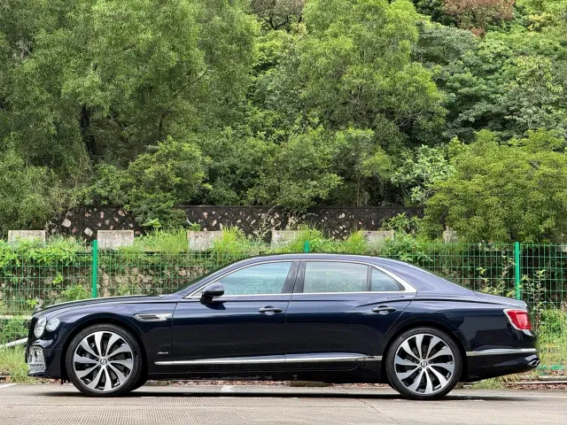 Bentley Flying Spur — Фото автомобиля 6