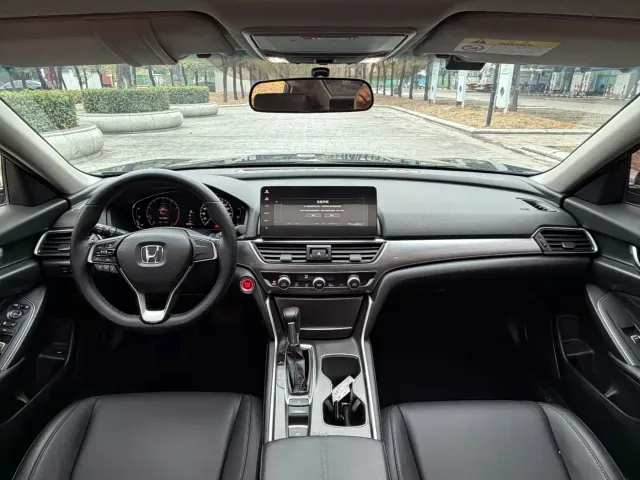 Honda Accord — Фото автомобиля 16