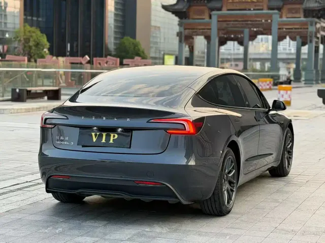Tesla Model 3 — Фото автомобиля 4
