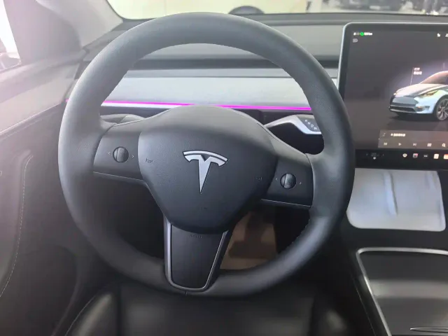 Tesla Model Y — Фото автомобиля 6
