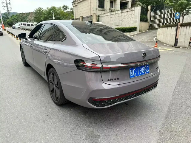 Volkswagen Passat — Фото автомобиля 7