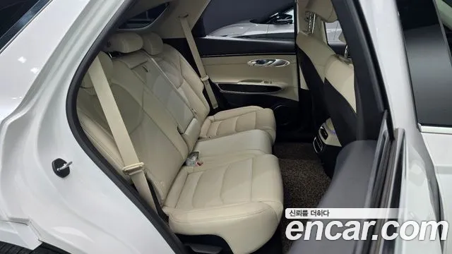 Genesis GV70 — Фото автомобиля 16