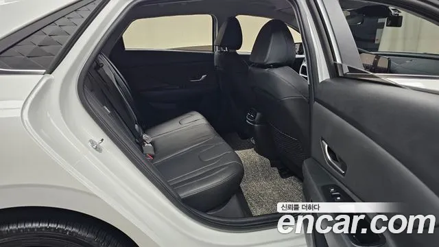 Hyundai Avante CN7 — Фото автомобиля 17