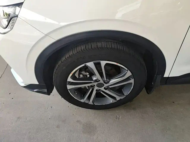 Geely Binyue — Фото автомобиля 22