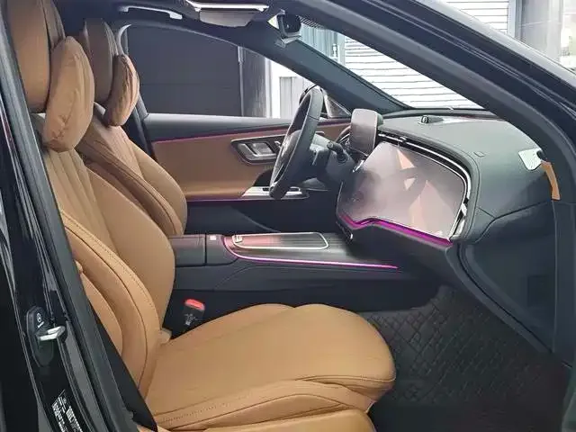 Mercedes-Benz E-Class — Фото автомобиля 20