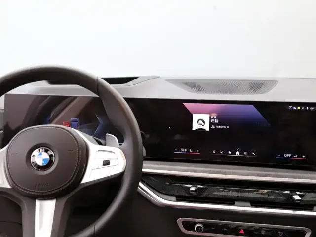 BMW BMW X5 2025 Model xDrive 30Li Exclusive M Sport Blackout Package — Фото автомобиля 18