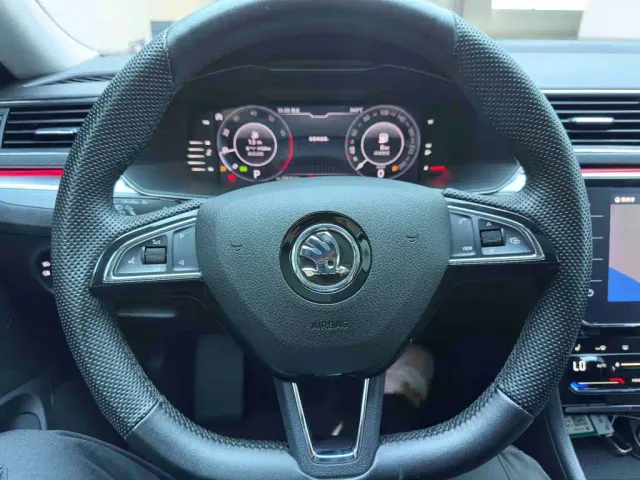 Skoda Superb — Фото автомобиля 13