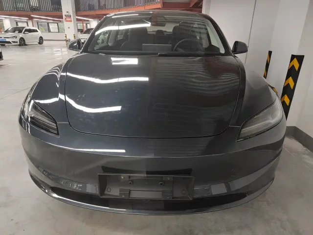 Tesla Model 3 — Фото автомобиля 2