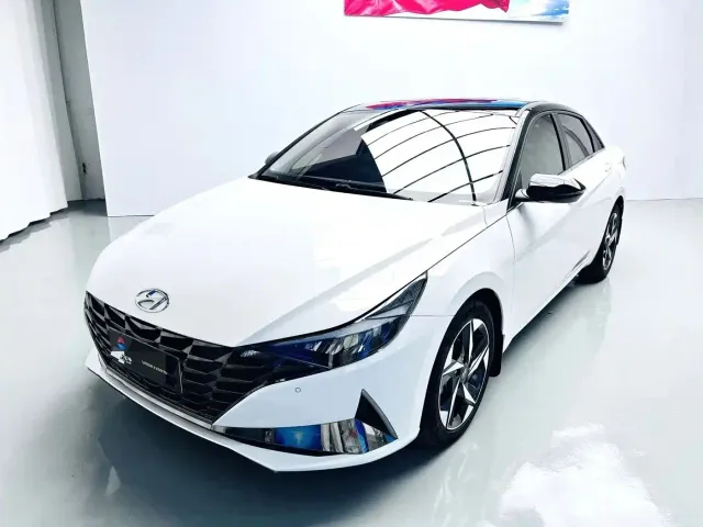 Фотография автомобиля — Hyundai Elantra