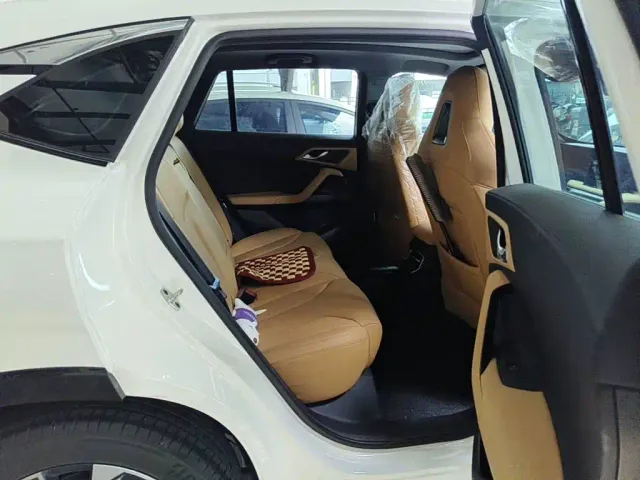 Roewe RX5 — Фото автомобиля 11