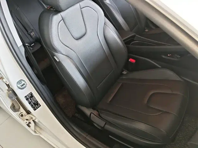 Hyundai Elantra — Фото автомобиля 24