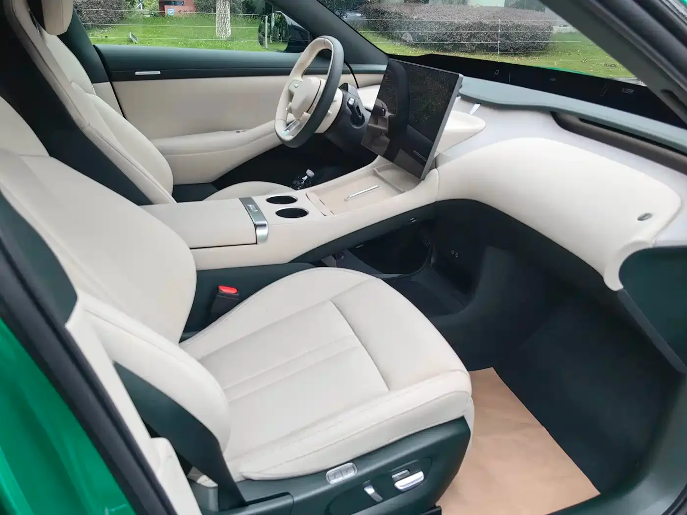 Xiaomi Auto Xiaomi YU7 2025 Extended Range AWD Pro — Фото автомобиля 15