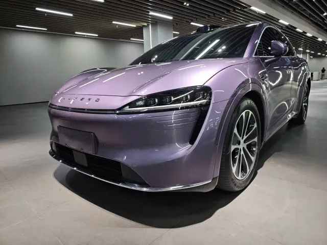 Фотография автомобиля — Luxeed R7