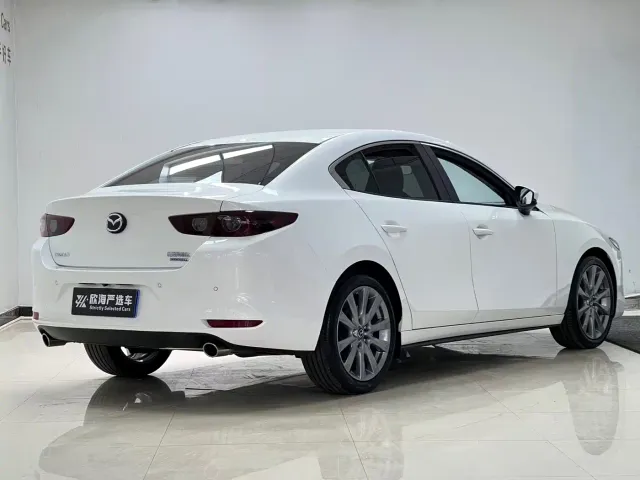 Mazda Axela — Фото автомобиля 4