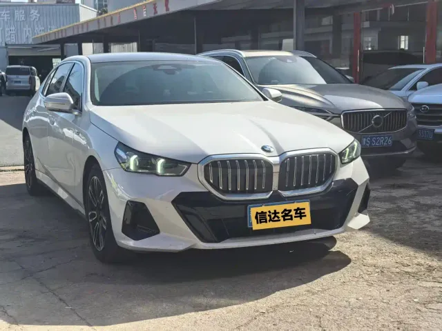 BMW 5 Series — Фото автомобиля 3