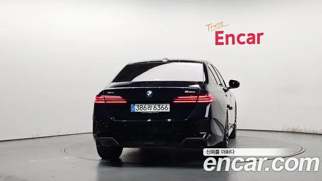 BMW 5-Series 5 серия (G60) 530i xDrive M Sport — Фото автомобиля 4