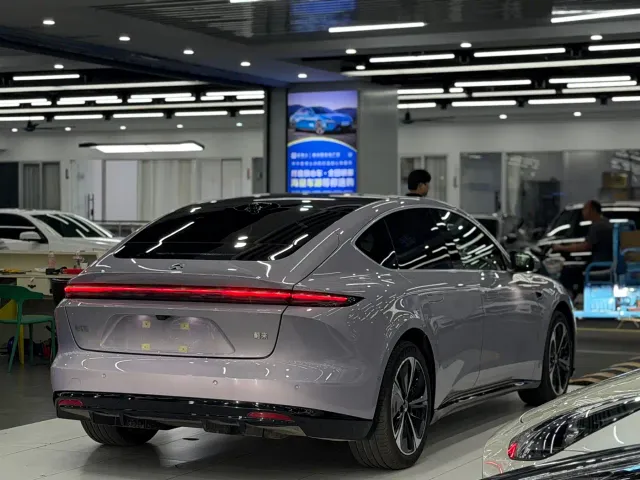 Nio ET5 — Фото автомобиля 6