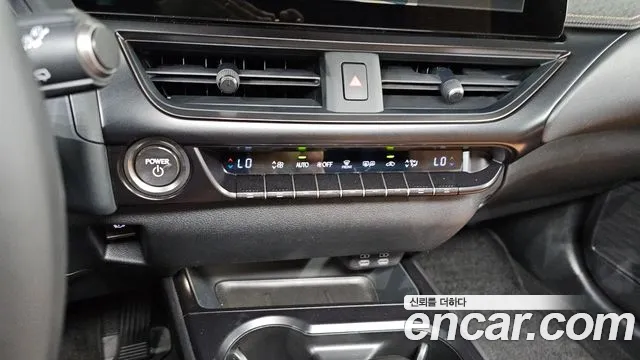Lexus UX — Фото автомобиля 25